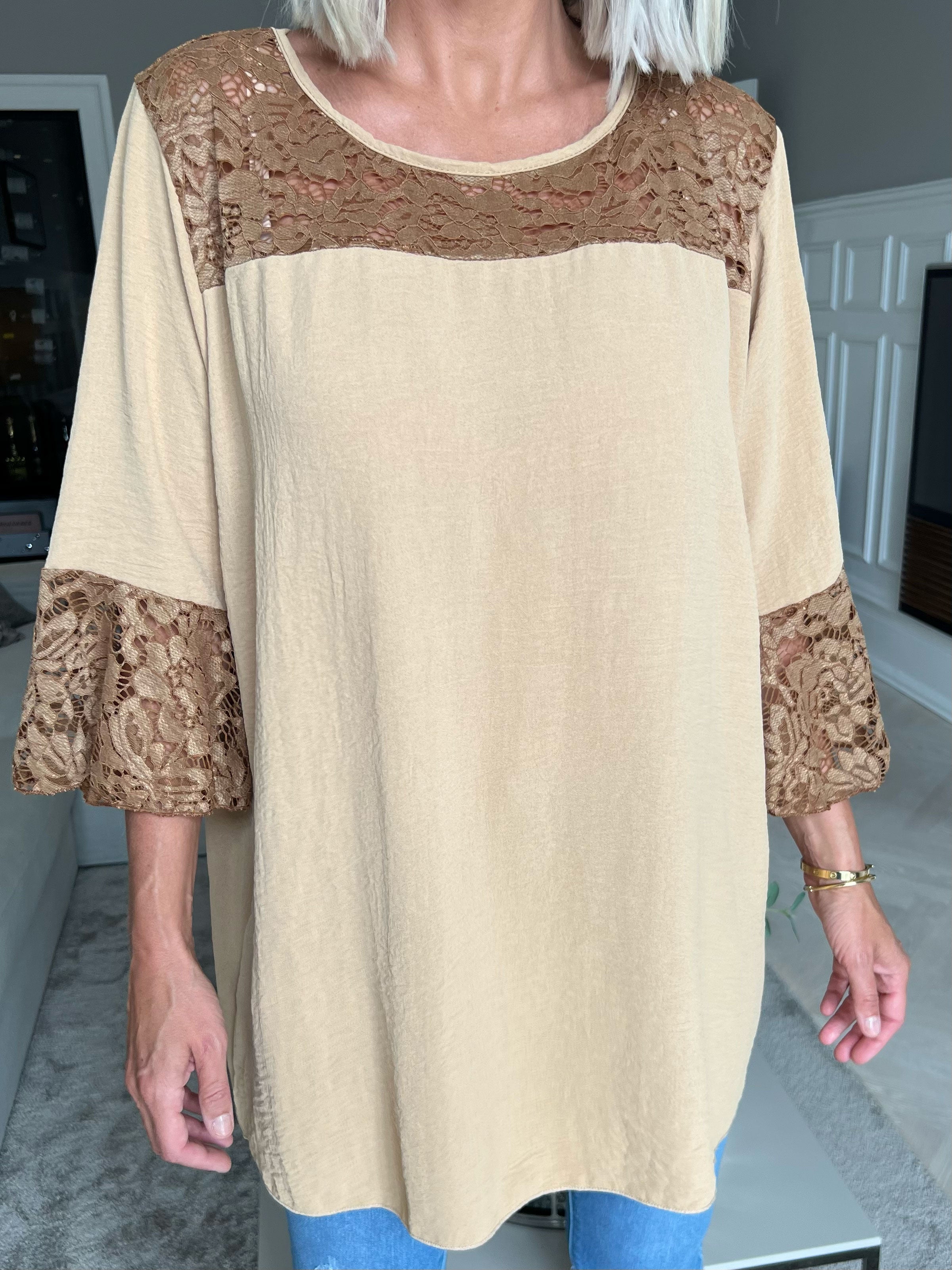 Amanda - Sød simpel tunika med blonde